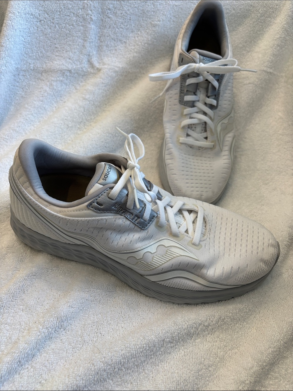 Saucony Men's White and Light Gray Athletic Running Shoes